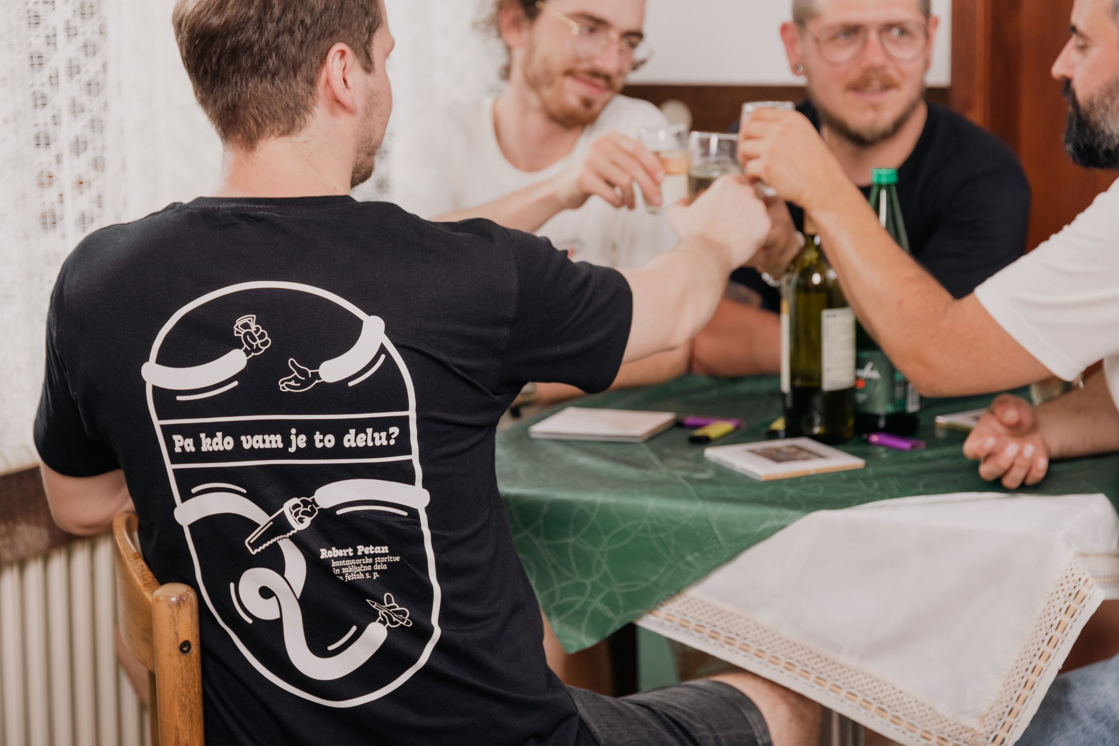 Majster majica na črno